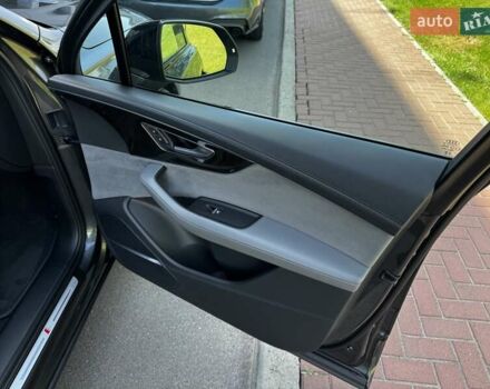 Серый Ауди SQ7, объемом двигателя 4 л и пробегом 65 тыс. км за 89900 $, фото 71 на Automoto.ua