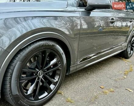 Серый Ауди SQ7, объемом двигателя 4 л и пробегом 24 тыс. км за 112950 $, фото 43 на Automoto.ua