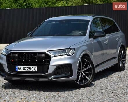 Серый Ауди SQ7, объемом двигателя 4 л и пробегом 87 тыс. км за 66000 $, фото 1 на Automoto.ua