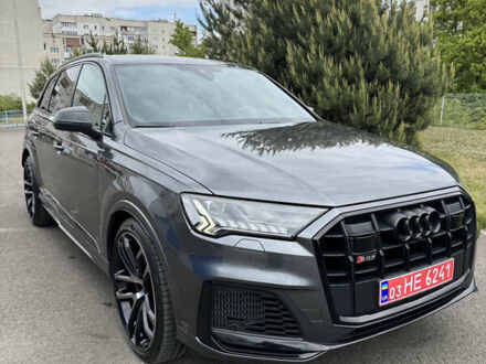 Серый Ауди SQ7, объемом двигателя 4 л и пробегом 165 тыс. км за 75000 $, фото 1 на Automoto.ua