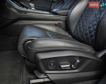 Синий Ауди SQ7, объемом двигателя 4 л и пробегом 182 тыс. км за 68800 $, фото 43 на Automoto.ua