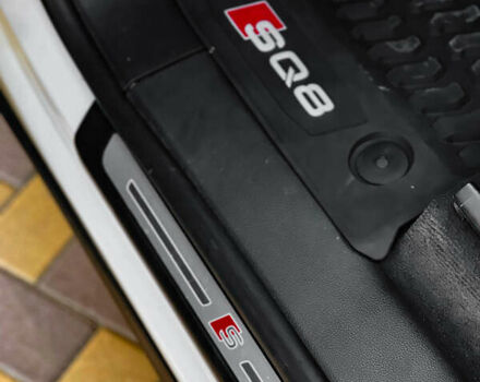 Белый Ауди SQ8, объемом двигателя 4 л и пробегом 70 тыс. км за 83000 $, фото 8 на Automoto.ua