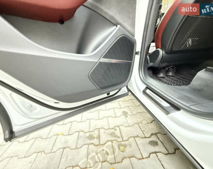 Ауди SQ8 2021 в Тернополе на Automoto.ua Белый Ауди SQ8, объемом двигателя 3.96 л и пробегом 101 тыс. км за 92000 $, фото 53 на Automoto.ua