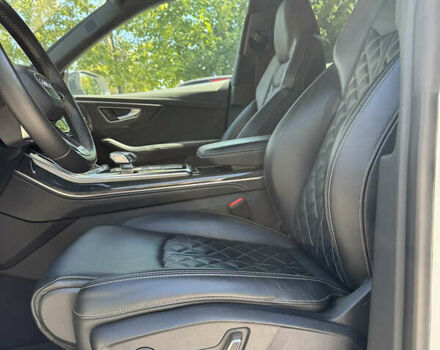 Білий Ауді SQ8, об'ємом двигуна 4 л та пробігом 75 тис. км за 75000 $, фото 17 на Automoto.ua