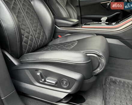 Чорний Ауді SQ8, об'ємом двигуна 4 л та пробігом 199 тис. км за 65000 $, фото 36 на Automoto.ua