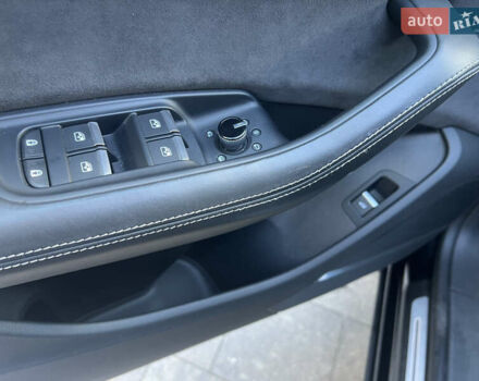 Ауді SQ8 2020 у Бердичеве на Automoto.ua Чорний Ауді SQ8, об'ємом двигуна 3.96 л та пробігом 107 тис. км за 90000 $, фото 7 на Automoto.ua