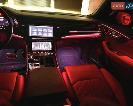 Черный Ауди SQ8, объемом двигателя 4 л и пробегом 95 тыс. км за 72500 $, фото 62 на Automoto.ua