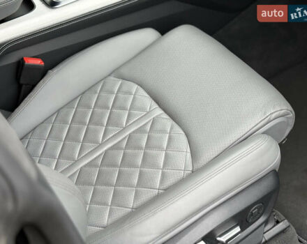 Черный Ауди SQ8, объемом двигателя 4 л и пробегом 89 тыс. км за 77700 $, фото 22 на Automoto.ua