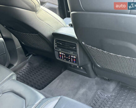 Чорний Ауді SQ8, об'ємом двигуна 4 л та пробігом 99 тис. км за 83500 $, фото 35 на Automoto.ua