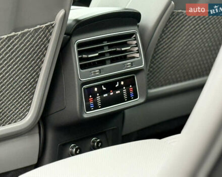 Черный Ауди SQ8, объемом двигателя 4 л и пробегом 89 тыс. км за 77700 $, фото 29 на Automoto.ua