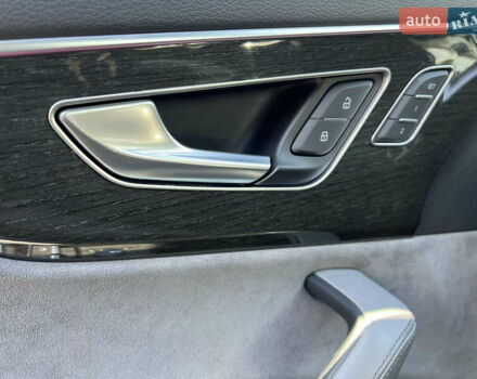 Красный Ауди SQ8, объемом двигателя 4 л и пробегом 169 тыс. км за 67999 $, фото 21 на Automoto.ua