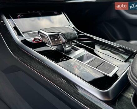 Сірий Ауді SQ8, об'ємом двигуна 4 л та пробігом 180 тис. км за 69300 $, фото 44 на Automoto.ua
