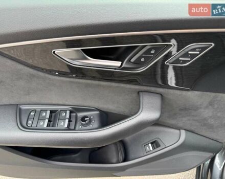 Сірий Ауді SQ8, об'ємом двигуна 4 л та пробігом 180 тис. км за 69300 $, фото 29 на Automoto.ua
