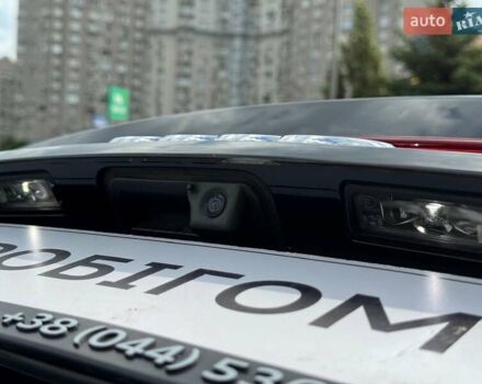 Сірий Ауді SQ8, об'ємом двигуна 4 л та пробігом 180 тис. км за 69300 $, фото 16 на Automoto.ua