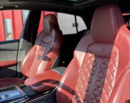 Серый Ауди SQ8, объемом двигателя 4 л и пробегом 92 тыс. км за 83400 $, фото 25 на Automoto.ua