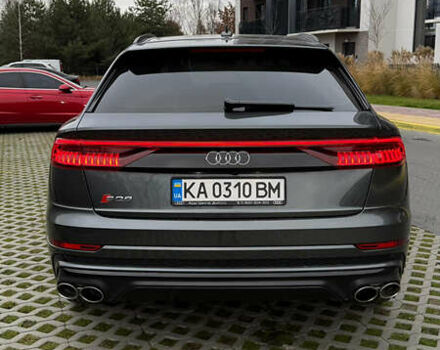 Серый Ауди SQ8, объемом двигателя 4 л и пробегом 98 тыс. км за 73000 $, фото 3 на Automoto.ua