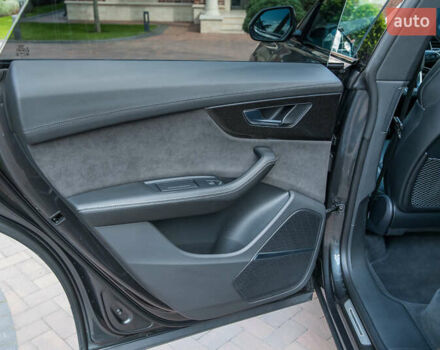 Серый Ауди SQ8, объемом двигателя 4 л и пробегом 130 тыс. км за 79700 $, фото 16 на Automoto.ua