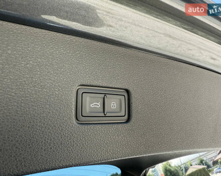 Сірий Ауді SQ8, об'ємом двигуна 4 л та пробігом 49 тис. км за 92000 $, фото 35 на Automoto.ua