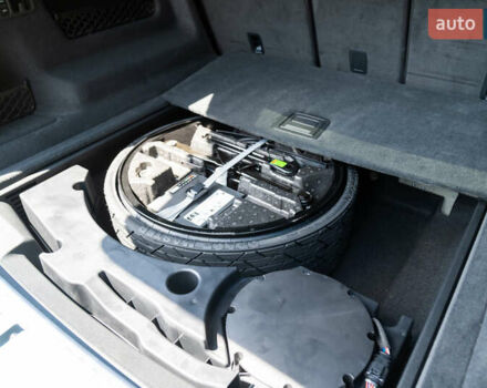 Серый Ауди SQ8, объемом двигателя 4 л и пробегом 40 тыс. км за 92900 $, фото 13 на Automoto.ua