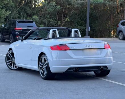 Белый Ауди ТТ, объемом двигателя 2 л и пробегом 74 тыс. км за 10000 $, фото 5 на Automoto.ua