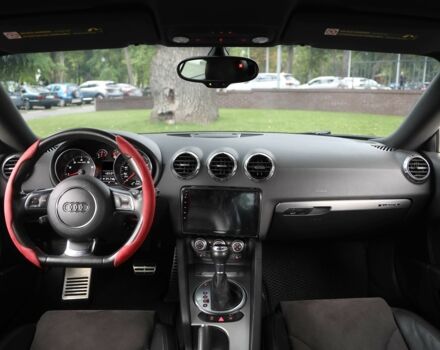 Білий Ауді TT, об'ємом двигуна 2 л та пробігом 143 тис. км за 15000 $, фото 9 на Automoto.ua