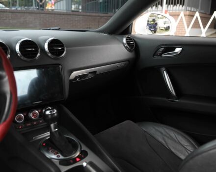 Білий Ауді TT, об'ємом двигуна 2 л та пробігом 143 тис. км за 15000 $, фото 11 на Automoto.ua