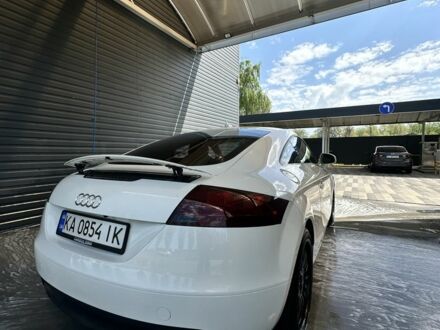 Ауди ТТ 2008 в Обухове на Automoto.ua Белый Ауди ТТ, объемом двигателя 2 л и пробегом 220 тыс. км за 10500 $, фото 1 на Automoto.ua