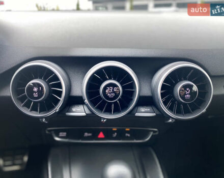 Черный Ауди ТТ, объемом двигателя 1.98 л и пробегом 27 тыс. км за 36000 $, фото 15 на Automoto.ua