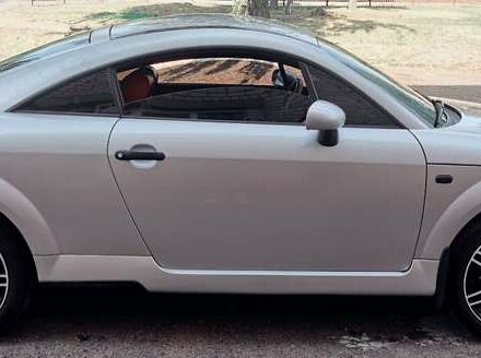 Серый Ауди ТТ, объемом двигателя 1.8 л и пробегом 320 тыс. км за 7777 $, фото 2 на Automoto.ua