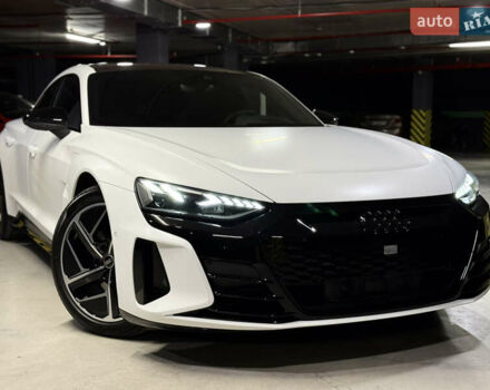 Белый Ауди e-tron GT, объемом двигателя 0 л и пробегом 13 тыс. км за 64000 $, фото 2 на Automoto.ua