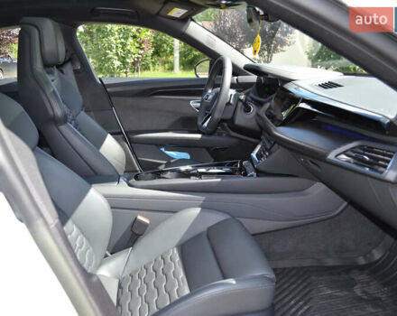 Белый Ауди e-tron GT, объемом двигателя 0 л и пробегом 9 тыс. км за 59000 $, фото 25 на Automoto.ua
