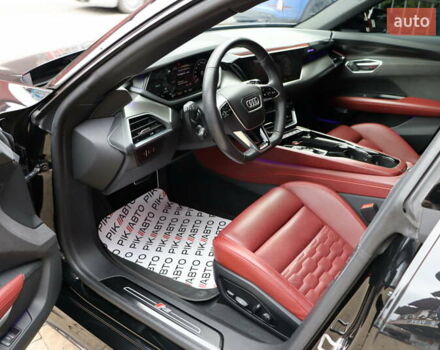 Черный Ауди e-tron GT, объемом двигателя 0 л и пробегом 28 тыс. км за 77900 $, фото 15 на Automoto.ua