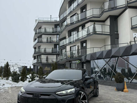 Черный Ауди e-tron GT, объемом двигателя 0 л и пробегом 68 тыс. км за 55500 $, фото 1 на Automoto.ua