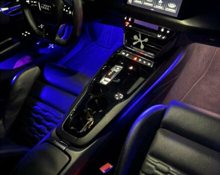 Серый Ауди e-tron GT, объемом двигателя 0 л и пробегом 68 тыс. км за 45500 $, фото 3 на Automoto.ua