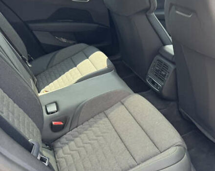 Серый Ауди e-tron GT, объемом двигателя 0 л и пробегом 90 тыс. км за 52800 $, фото 3 на Automoto.ua