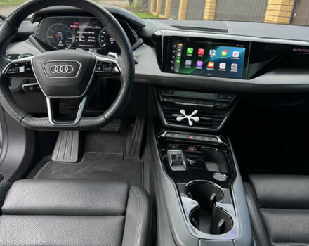 Серый Ауди e-tron GT, объемом двигателя 0 л и пробегом 68 тыс. км за 45500 $, фото 4 на Automoto.ua