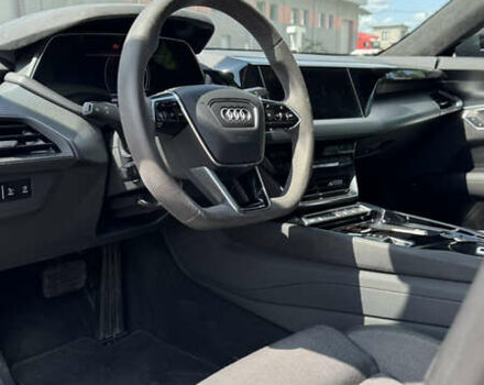 Серый Ауди e-tron GT, объемом двигателя 0 л и пробегом 90 тыс. км за 52800 $, фото 5 на Automoto.ua