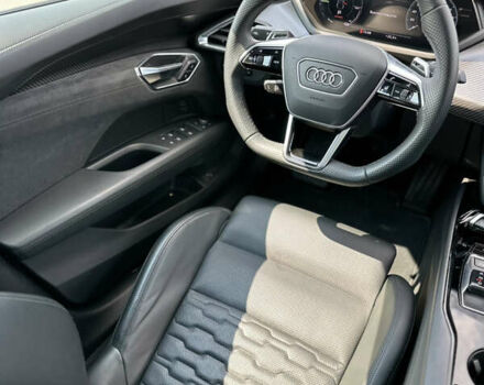Сірий Ауді e-tron GT, об'ємом двигуна 0 л та пробігом 25 тис. км за 56900 $, фото 17 на Automoto.ua