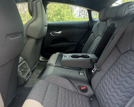 Серый Ауди e-tron GT, объемом двигателя 0 л и пробегом 90 тыс. км за 52800 $, фото 16 на Automoto.ua