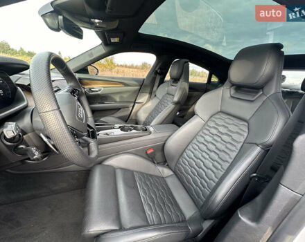 Серый Ауди e-tron GT, объемом двигателя 0 л и пробегом 43 тыс. км за 58800 $, фото 19 на Automoto.ua