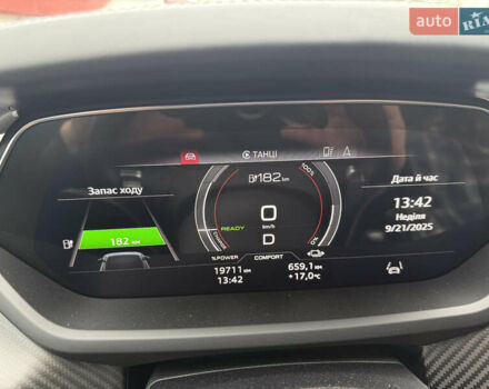 Сірий Ауді e-tron GT, об'ємом двигуна 0 л та пробігом 19 тис. км за 50000 $, фото 45 на Automoto.ua