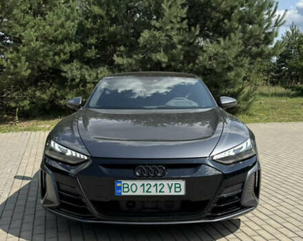 Серый Ауди e-tron GT, объемом двигателя 0 л и пробегом 90 тыс. км за 52800 $, фото 1 на Automoto.ua