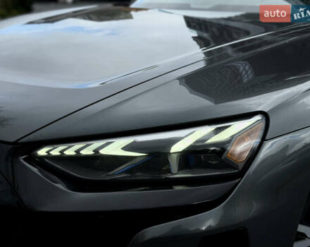 Серый Ауди e-tron GT, объемом двигателя 0 л и пробегом 94 тыс. км за 48900 $, фото 3 на Automoto.ua