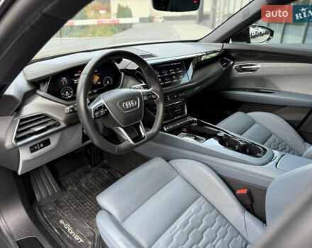 Серый Ауди e-tron GT, объемом двигателя 0 л и пробегом 94 тыс. км за 48900 $, фото 30 на Automoto.ua
