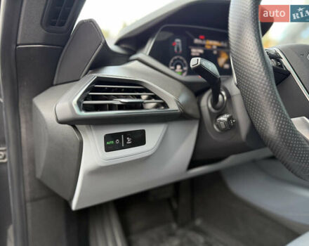 Серый Ауди e-tron GT, объемом двигателя 0 л и пробегом 94 тыс. км за 48900 $, фото 28 на Automoto.ua