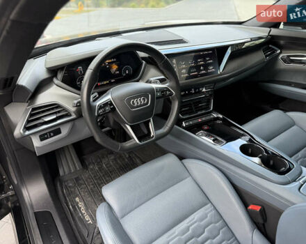 Серый Ауди e-tron GT, объемом двигателя 0 л и пробегом 94 тыс. км за 48900 $, фото 29 на Automoto.ua