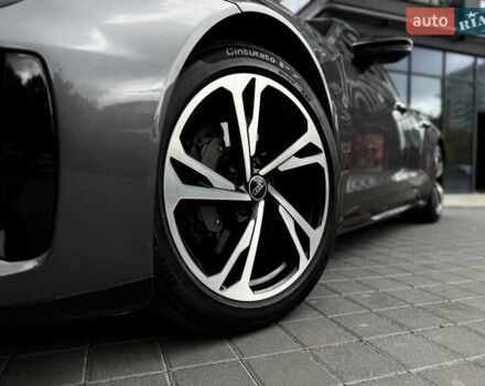 Серый Ауди e-tron GT, объемом двигателя 0 л и пробегом 94 тыс. км за 48900 $, фото 4 на Automoto.ua