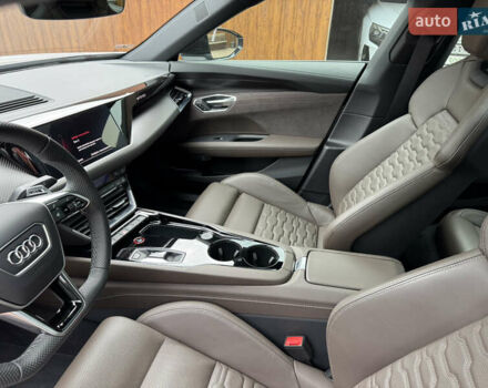 Серый Ауди e-tron GT, объемом двигателя 0 л и пробегом 4 тыс. км за 58900 $, фото 15 на Automoto.ua