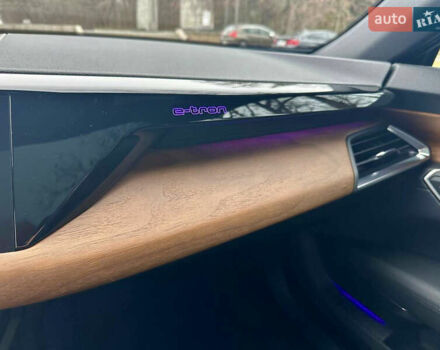 Сірий Ауді e-tron GT, об'ємом двигуна 0 л та пробігом 7 тис. км за 52000 $, фото 12 на Automoto.ua