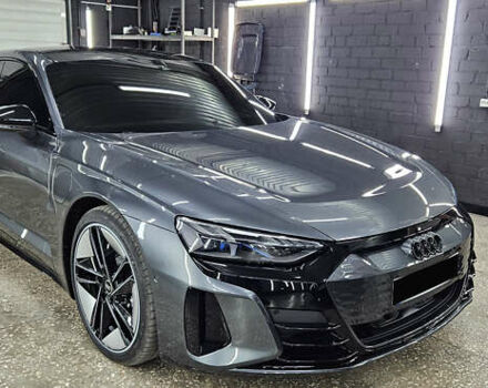 Серый Ауди e-tron GT, объемом двигателя 0 л и пробегом 5 тыс. км за 95000 $, фото 3 на Automoto.ua